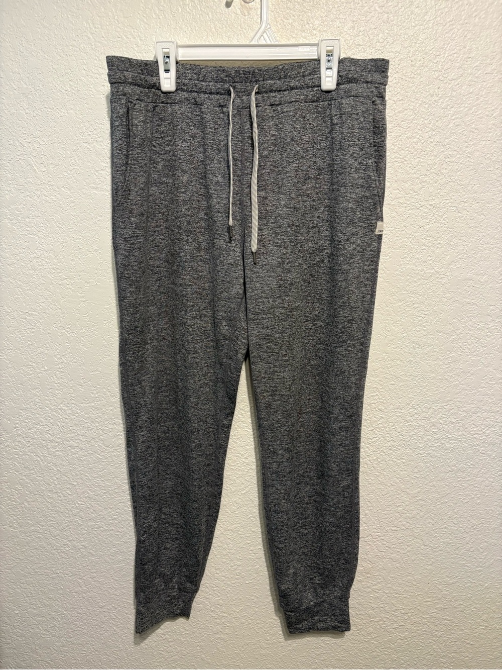 Vuori Women's Performance Joggers in Heather Gray Size L